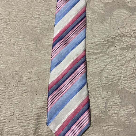 Beautiful 100% Silk tie - Picture 3 of 3